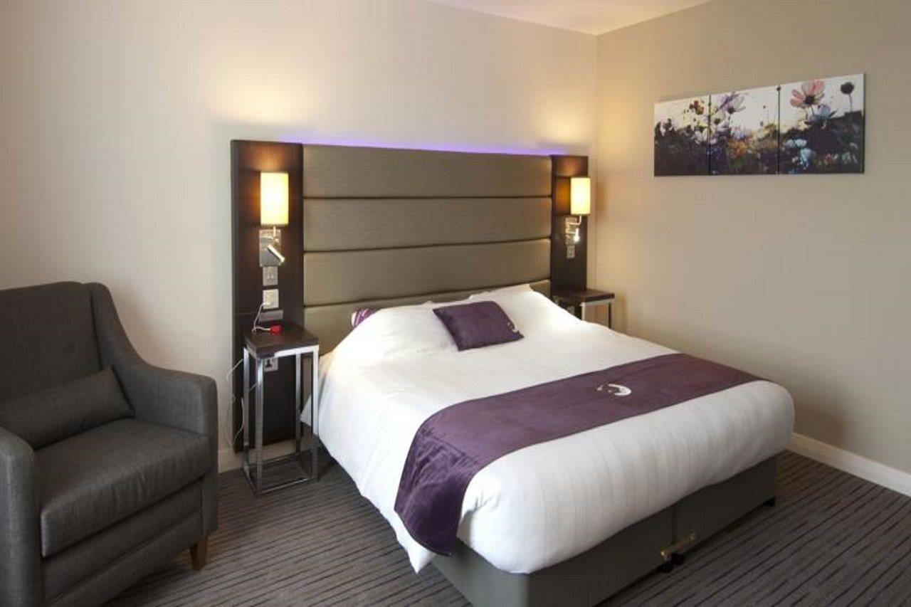 Premier Inn Manchester Cheadle  Exterior foto